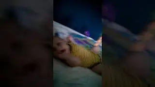 Жизнь с ребенком.  Учимся переворачиваться на живот