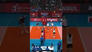 Gabi hem kurtarışı yapıyor hemde sayıyı alıyor. 💪  #keşfet #türkiye #voleybol #sports #edit #shorts