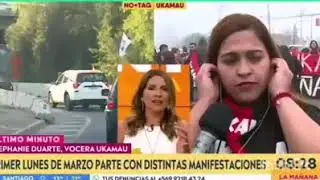 Parada de carros a noticieros vendidos chilenos