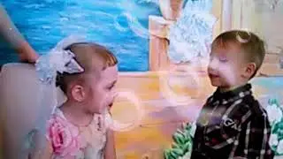 Обнимашки с сестрой 2