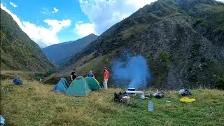 Разбиваем лагерь для ночевки в горах.#youtubeshorts #chechnya #mountains #travel #чечня #отдых