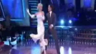 Apolo Anton Ohno  & Julianne Hough  -  Wonderful Tonight