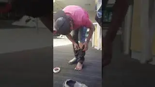 Mau kerja ga ada celana lepis panjang Ada aja akal yah BANG AMBON