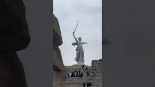 Родина-мать зовет! и стоять на смерть! Памятники на Мамаевом Кургане в Волгограде