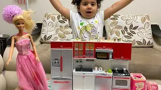 Barbie Mutfakta Lezzetli Yemekler Tadıyor │ Hafsa'nın Mutfağı
