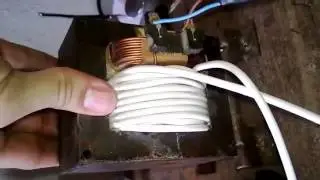 Máquina de solda com transformador de microondas