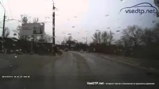 03.12.2015 Балаково. Водитель ВАЗ 2106 врезался в столб