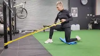 Banded Half Kneel Lat Row