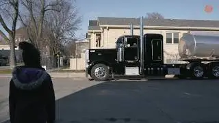 Devastating: Kid Makes The ‘Pull Horn’ Sign But The Trucker Accidentally Pulls Self Destruct Cord