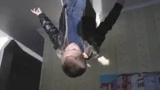 ходьба по потолку . walking on the ceiling