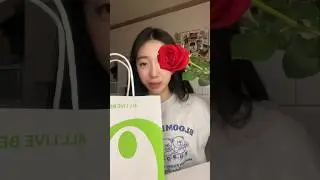 Подарили розу🥹