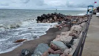 Море штормит