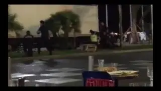 Un héros à scooter tapé et menotté par la police ! 