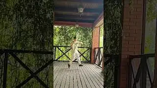 Shuffle dance tutorial. Cool dance moves.