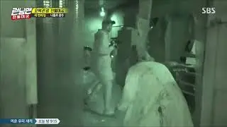 [Running Man Ep. 354] Kwang soo's camera man trips over Kwang soo
