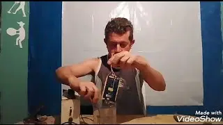 retirando ouro com uma fonte, água e sal de aparelhos eletrônicos