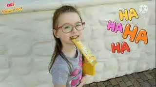 ИДЁМ в наш Детский САД за ПОДАРКАМИ 🎁 с КИДС Маша и Аня // Masha and Anya go for gifts.