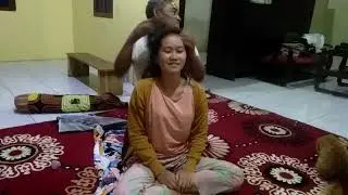 Pijat ibu muda