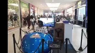 Mencoba VR di mall