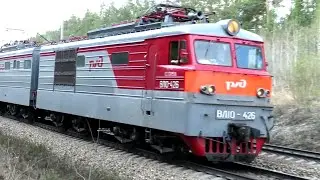«КРАСИВЫЙ ГУДОК» ВЛ10-426 с грузовым поездом