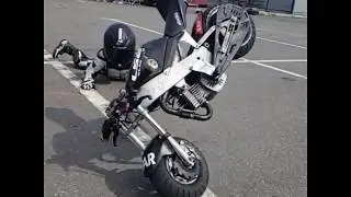 7 years old boy crash on minimoto
