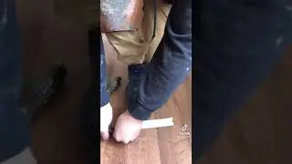 Как заделать дырку в линолеуме.