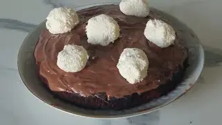 Очень вкусный шоколадный пирог, с творожным шариками