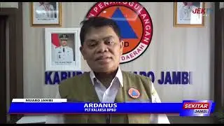 TIM SATGAS GABUNGAN LAKUKAN PENDINGINAN DI LAHAN GAMBUT YANG TERBAKAR