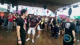 Shuffle guys from Defqon enjoy by Discoteka song