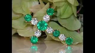 Opulenter Kreuz Anhänger mit Smaragden & Brillanten | Opulent Cross Pendant with Emeralds & Diamonds