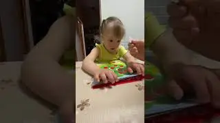 Алиса занимается.