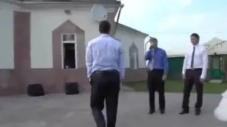 No one expected ! The guy at the wedding of fellow