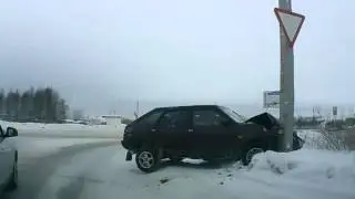 Прилетел в столб. Видео с регистратора