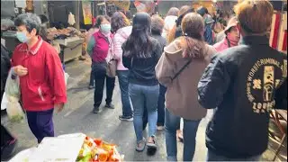 Suasana pasar taiwan beli gorengan bersama cewek cewek semog‼️😁