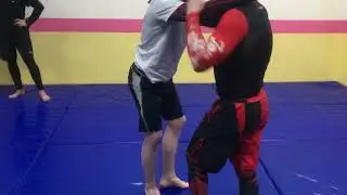Переход на руку и на треугольник со стойки