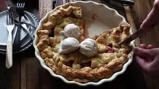 Easy Rhubarb Pie Recipe from scratch
