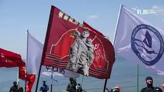 VL.ru – «Победный заплыв» с флагами в руках прошёл во Владивостоке