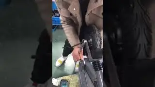 Kugoo S1 - replacing wheels - step 2