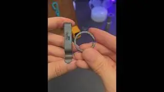 The KeyUnity KM00 Titanium loop keychain clip is double-sided for quick key release
