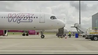 David Coulthard Explores Aviation Excellence at London Luton Airport with Wizz Air