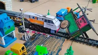DUARRR...!! KERETA API TABRAK GEROBAK BAKSO DI PERLINTASAN !