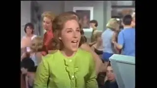 Lesley Gore - Leave Me Alone (Official Music Video)