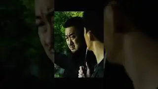 Бандит дал свой зонт девочке и подставил её☔ #shorts