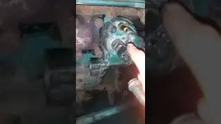 Removing the thermostat on a Volvo FH 12