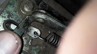 The trunk lid lock on my Lada Kalina hatchback doesn't work, sticks, or opens.