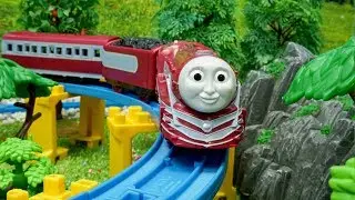 Thomas and Friends Toy Train Bridge Assembly