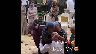 Сын Взял Свою Маму На Руки И Танцует 😍