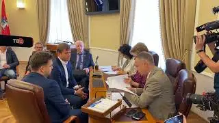 Леонид Зюганов сдаёт документы в МГИК для участия в выборах Мэра Москвы.
