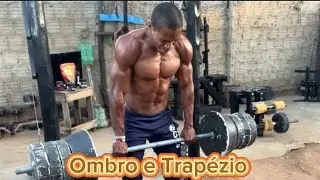 Treino intenso para ombros e trapézio superiores
