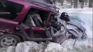 Не справился с управлением и выехал под фуру.